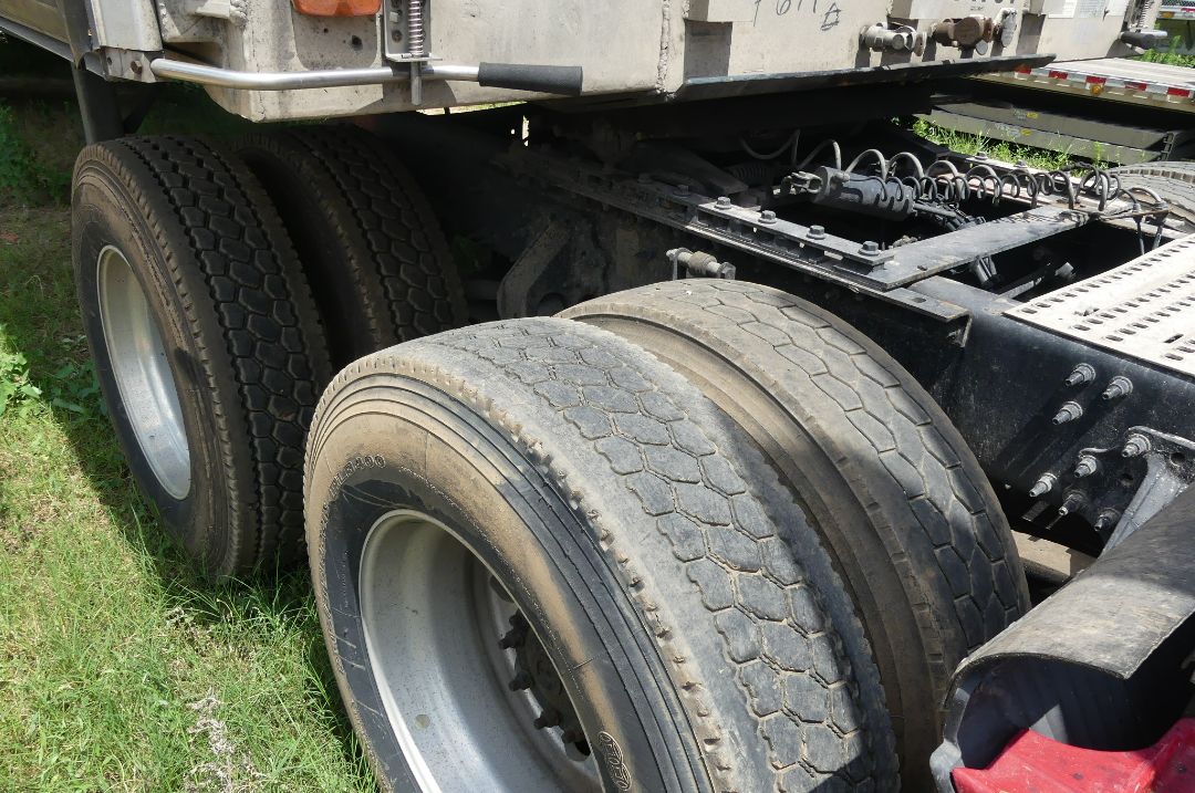 2014 VOLVO VNL 64T - Image 12
